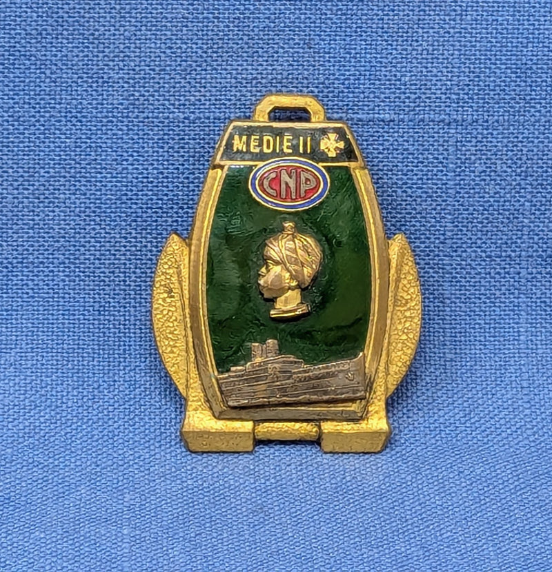 MEDIE II: 1923 - Stunning portrait pin w/ African woman