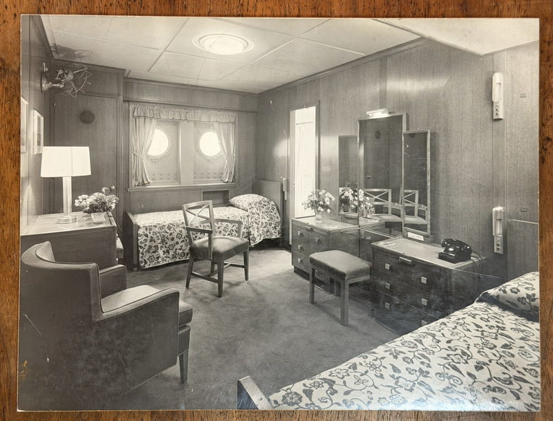 AMERICA: 1940 - Original c. 1940 agency standee w/ cabin photo