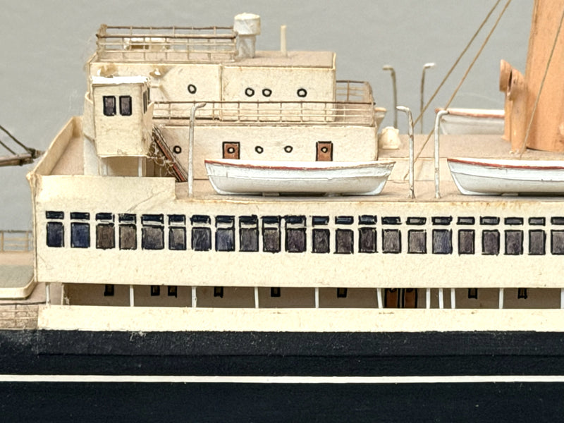 VEENDAM: 1923 - Custom-built model in 1:350th scale