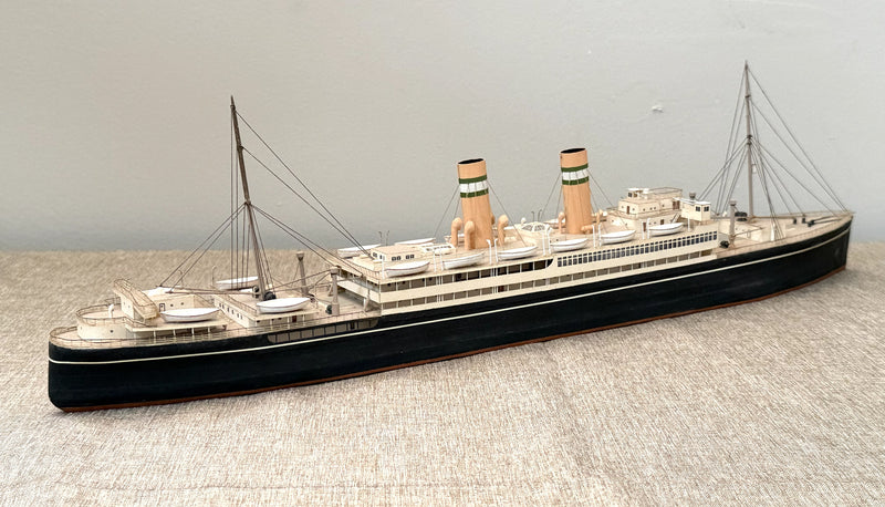 VEENDAM: 1923 - Custom-built model in 1:350th scale