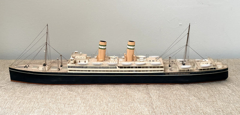 VEENDAM: 1923 - Custom-built model in 1:350th scale
