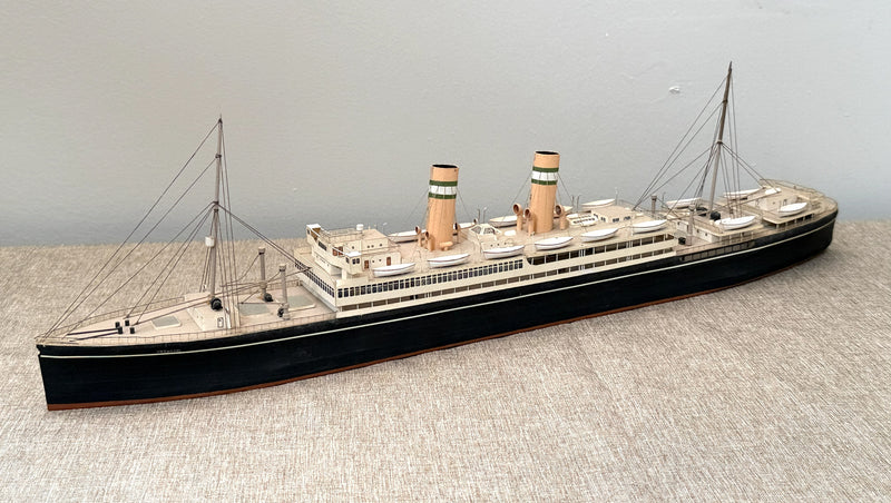 VEENDAM: 1923 - Custom-built model in 1:350th scale