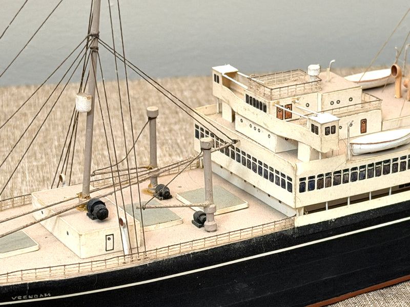 VEENDAM: 1923 - Custom-built model in 1:350th scale