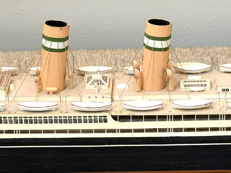 VEENDAM: 1923 - Custom-built model in 1:350th scale