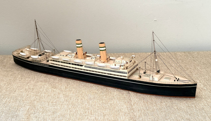 VEENDAM: 1923 - Custom-built model in 1:350th scale