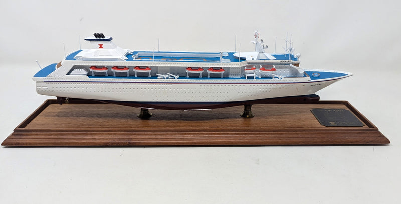 SEAWARD: 1988 - Cased model in 1:650th scale