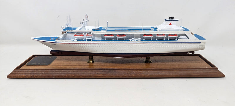 SEAWARD: 1988 - Cased model in 1:650th scale