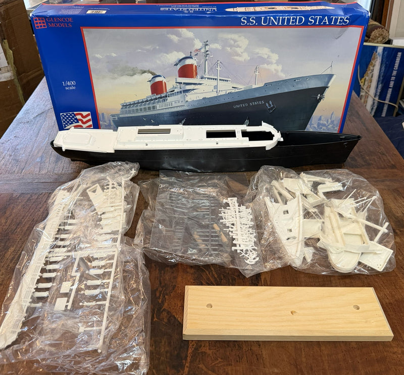 UNITED STATES: 1952 - TWO Glencoe 1:400th scale model kits