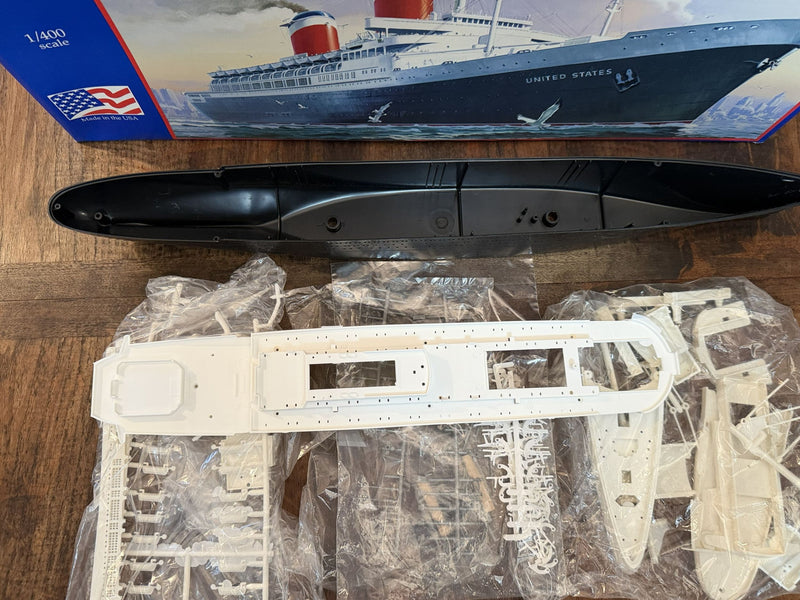 UNITED STATES: 1952 - TWO Glencoe 1:400th scale model kits