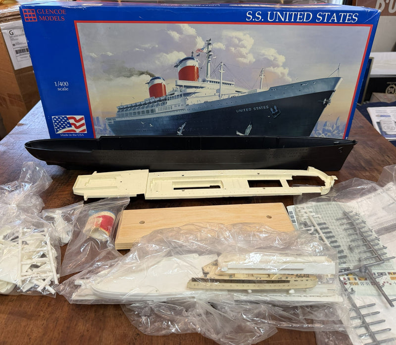 UNITED STATES: 1952 - TWO Glencoe 1:400th scale model kits