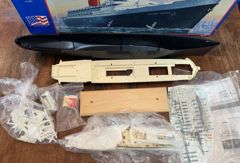 UNITED STATES: 1952 - TWO Glencoe 1:400th scale model kits