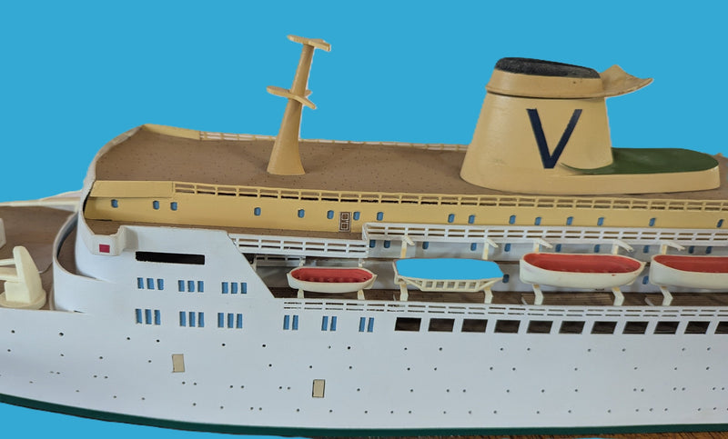 FAIRWIND & FAIRSEA - Cased 1:200th scale agency model