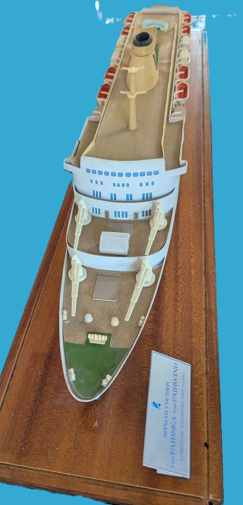 FAIRWIND & FAIRSEA - Cased 1:200th scale agency model
