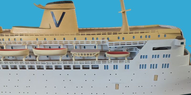 FAIRWIND & FAIRSEA - Cased 1:200th scale agency model