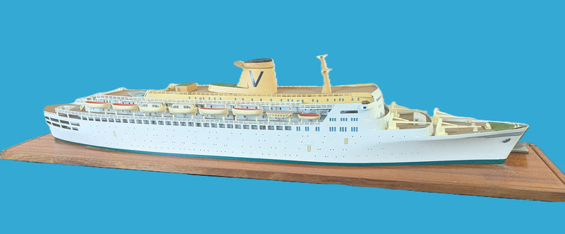 FAIRWIND & FAIRSEA - Cased 1:200th scale agency model