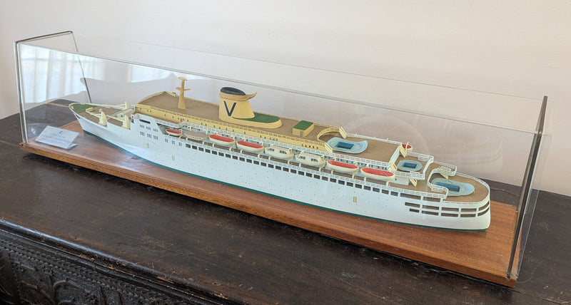 FAIRWIND & FAIRSEA - Cased 1:200th scale agency model