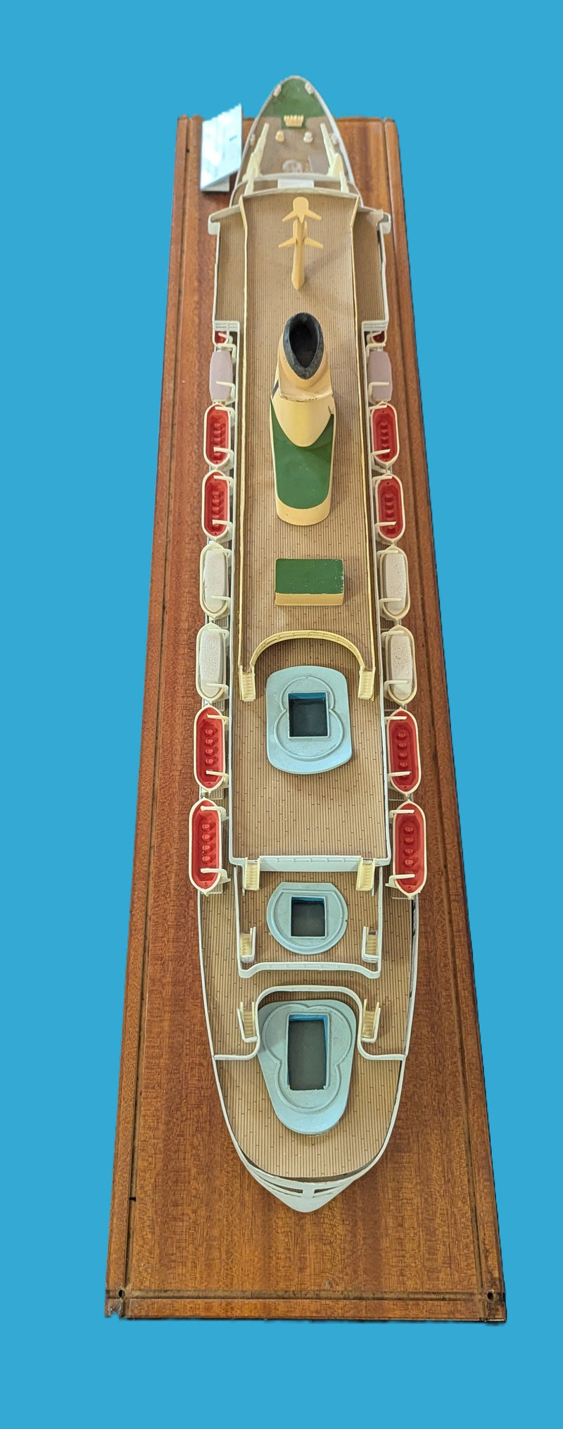 FAIRWIND & FAIRSEA - Cased 1:200th scale agency model