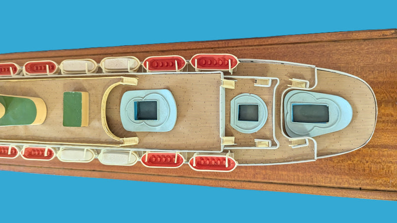 FAIRWIND & FAIRSEA - Cased 1:200th scale agency model
