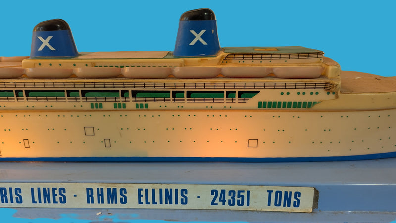 ELLINIS: 1933 - Travel agency model w/ internal lighting