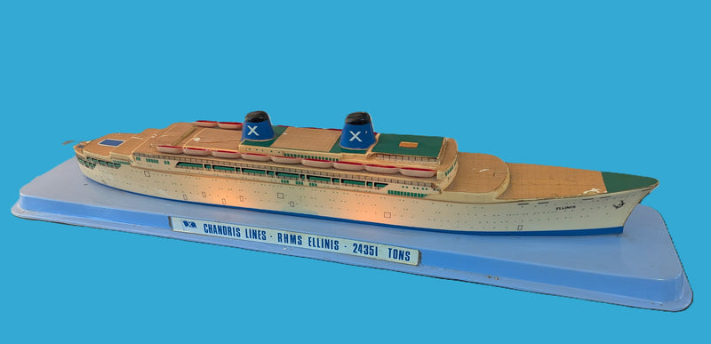 ELLINIS: 1933 - Travel agency model w/ internal lighting