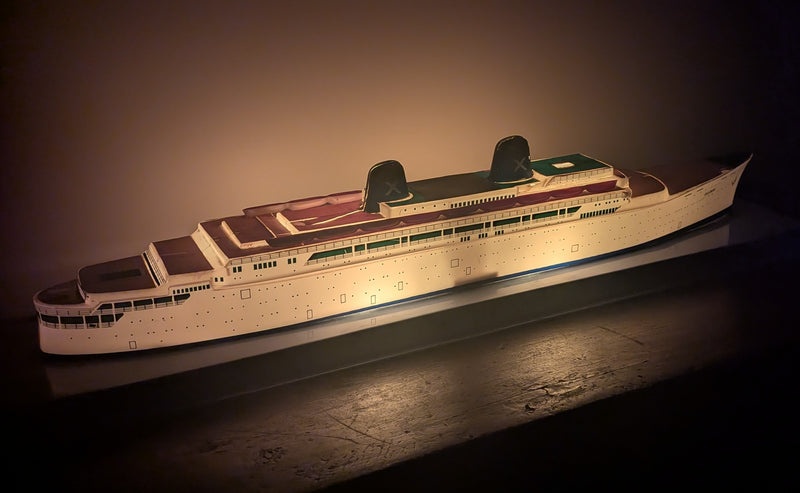 ELLINIS: 1933 - Travel agency model w/ internal lighting
