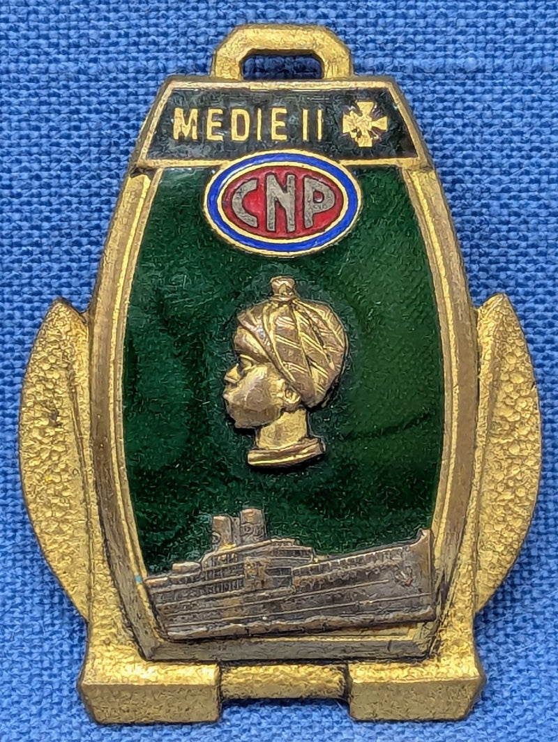 MEDIE II: 1923 - Stunning portrait pin w/ African woman