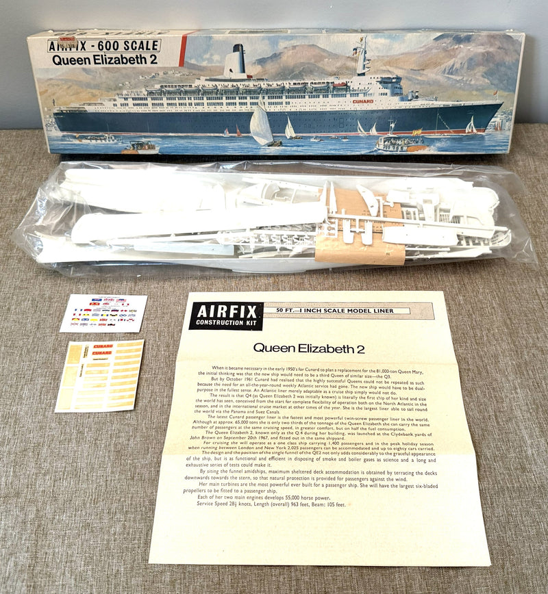 QE2: 1969 - Airfix 600th scale model kit from 1960s-70s