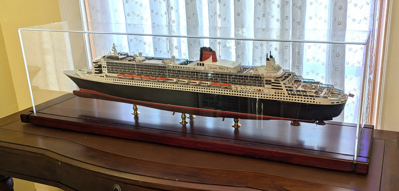 QM2: 2004 - Cased 1:350th scale model by Maritime Replicas