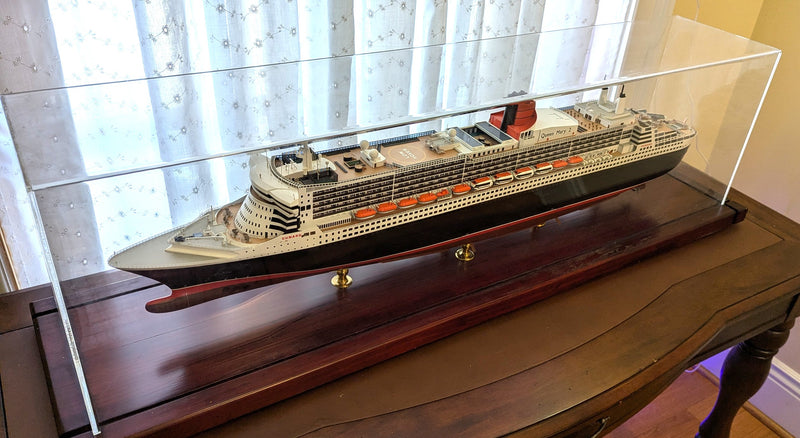 QM2: 2004 - Cased 1:350th scale model by Maritime Replicas