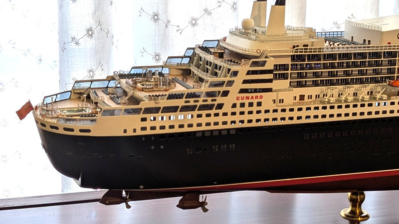 QM2: 2004 - Cased 1:350th scale model by Maritime Replicas