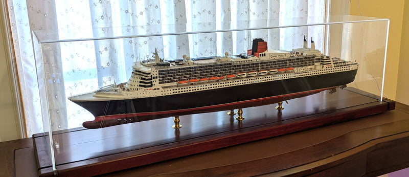 QM2: 2004 - Cased 1:350th scale model by Maritime Replicas