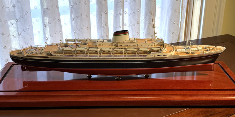 ANDREA DORIA: 1953 - Exquisite Maritime Replicas 1:350th scale case model