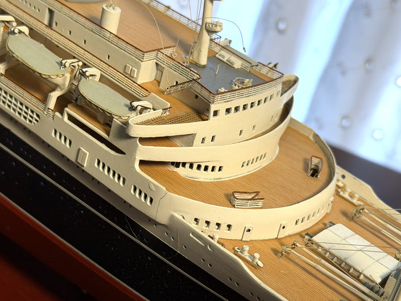 ANDREA DORIA: 1953 - Exquisite Maritime Replicas 1:350th scale case model