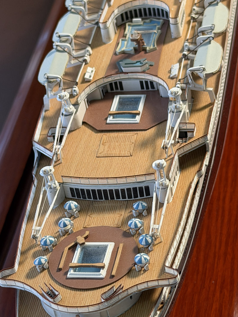 ANDREA DORIA: 1953 - Exquisite Maritime Replicas 1:350th scale case model