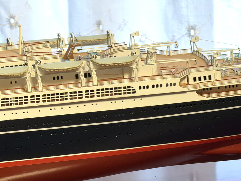 ANDREA DORIA: 1953 - Exquisite Maritime Replicas 1:350th scale case model