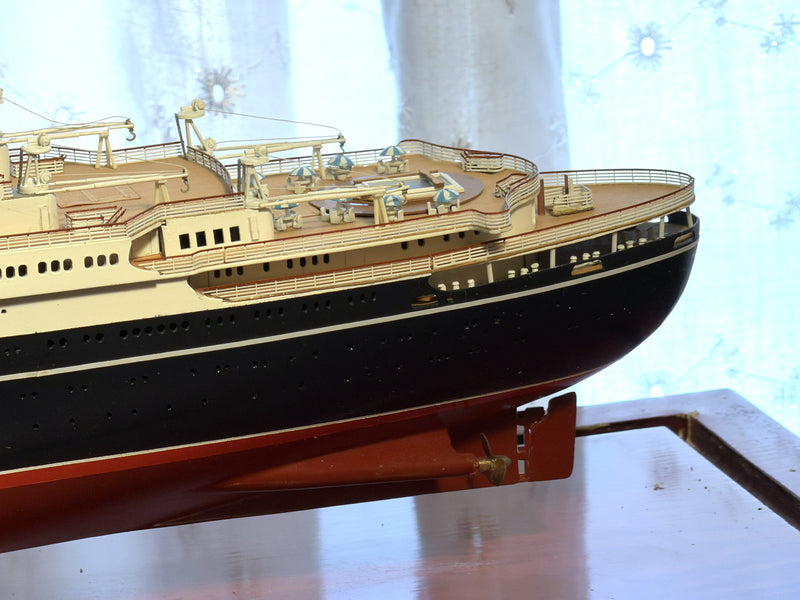 ANDREA DORIA: 1953 - Exquisite Maritime Replicas 1:350th scale case model
