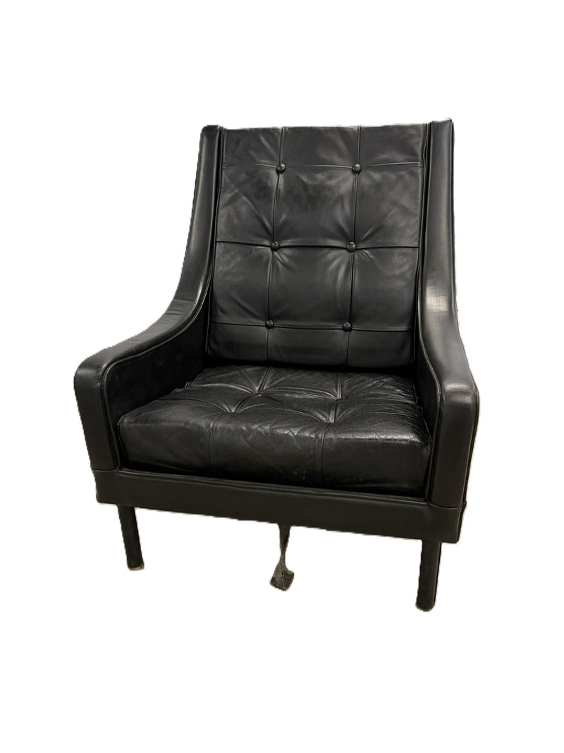 FRANCE: 1962 - Leather lounge chair from First Class Smoking Room