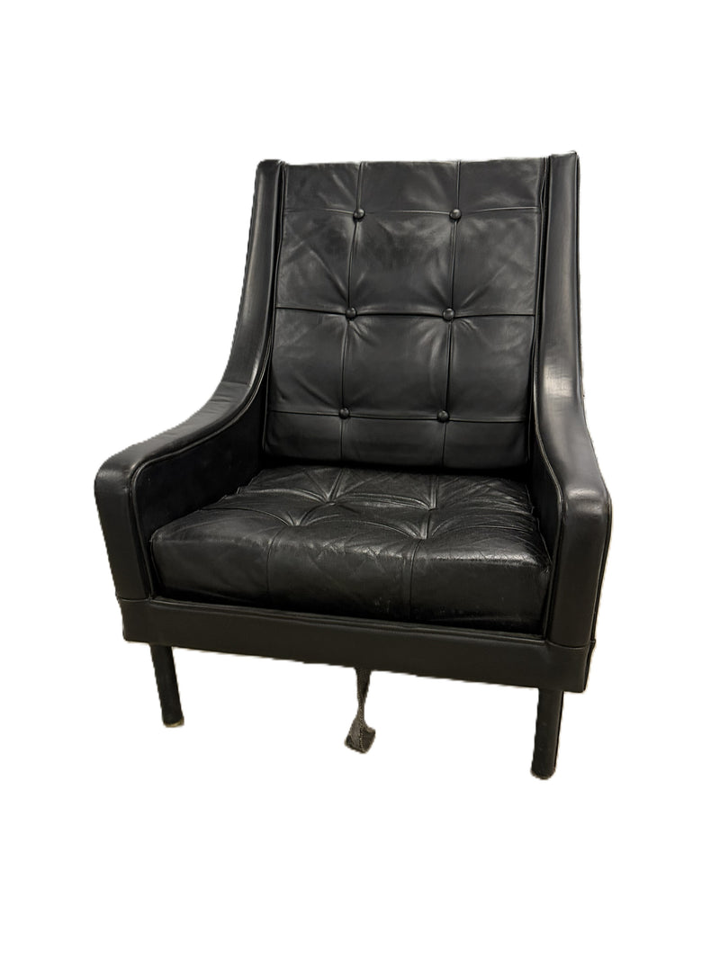 FRANCE: 1962 - Leather lounge chair from First Class Smoking Room