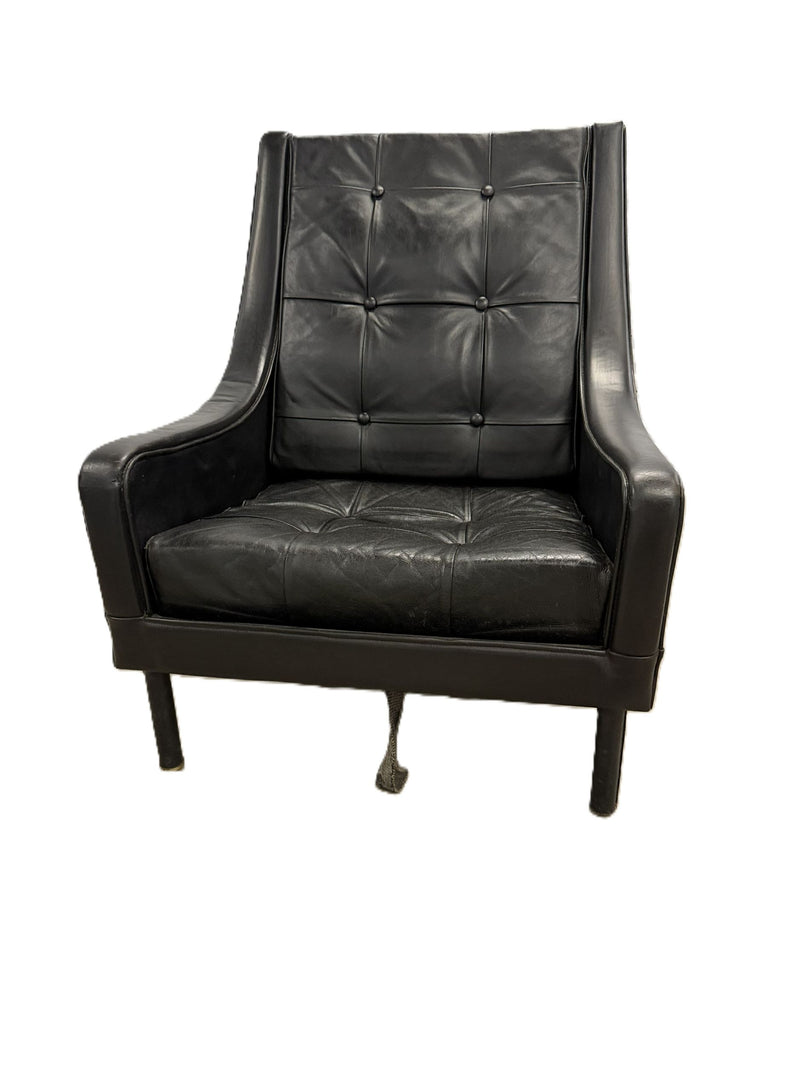 FRANCE: 1962 - Leather lounge chair from First Class Smoking Room