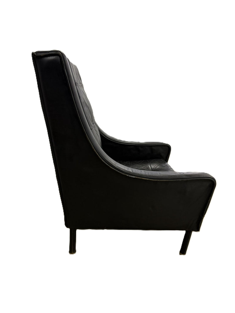 FRANCE: 1962 - Leather lounge chair from First Class Smoking Room