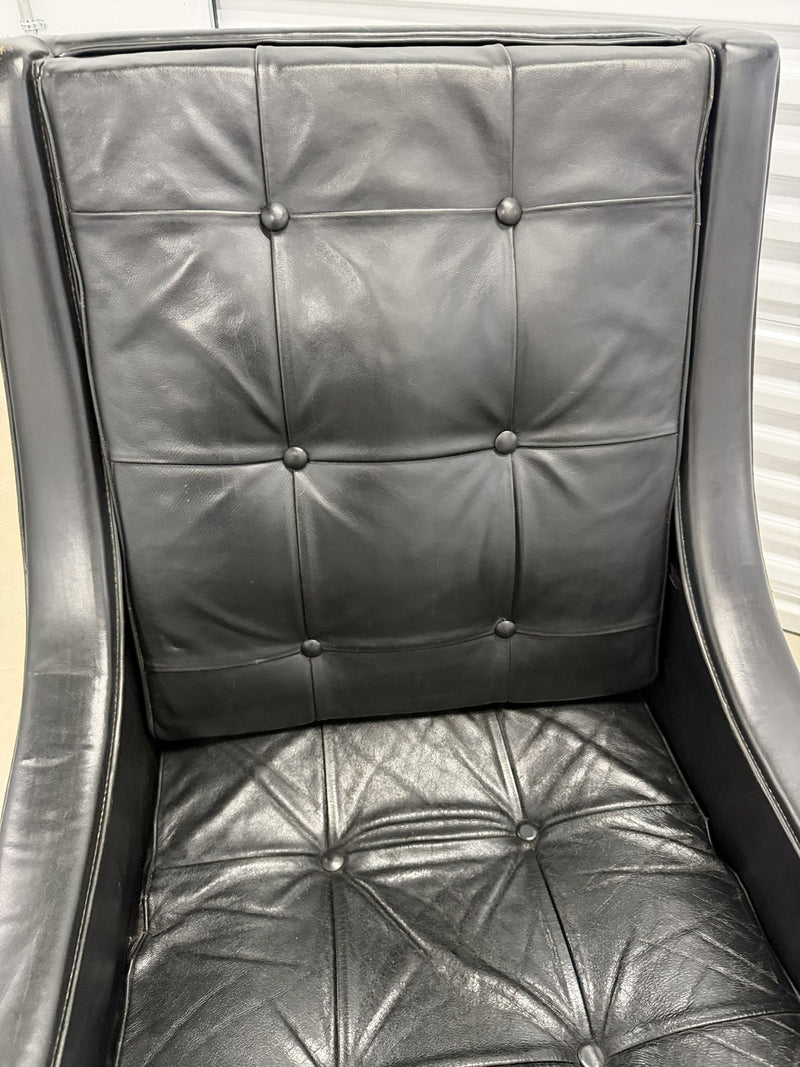 FRANCE: 1962 - Leather lounge chair from First Class Smoking Room