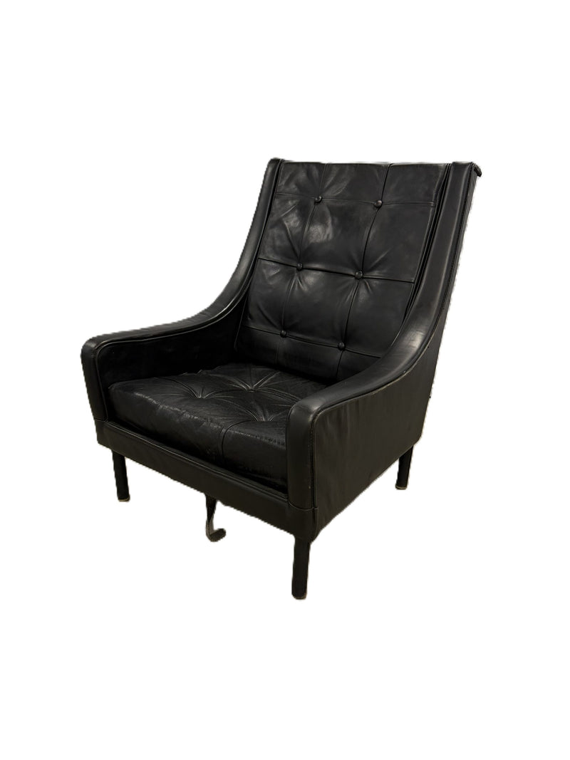 FRANCE: 1962 - Leather lounge chair from First Class Smoking Room