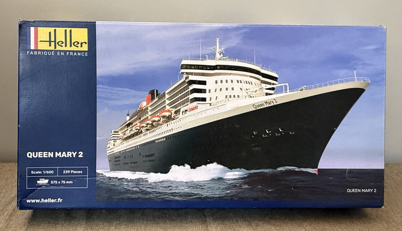 QM2: 2004 - Heller 1:600th scale model kit w/ 249 pieces & 103 decals