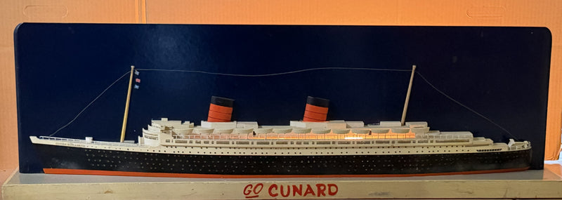 QUEEN ELIZABETH: 1940 - Lit half-hull agency display by Art Model Studios