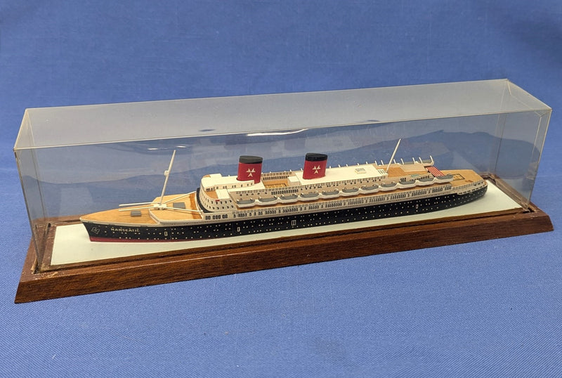 HANSEATIC: 1930 - Riway 1:1000th scale wood cased model