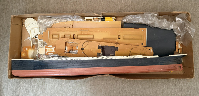 TITANIC: 1912 - Entex 1:350th scale model kit