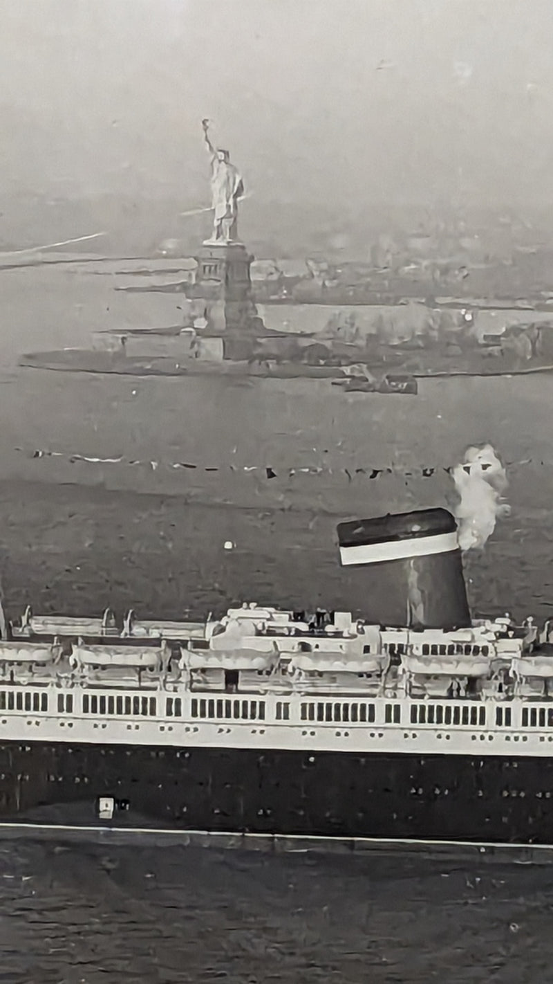 AMERICA: 1940 - Post-war maiden voyage agency portrait