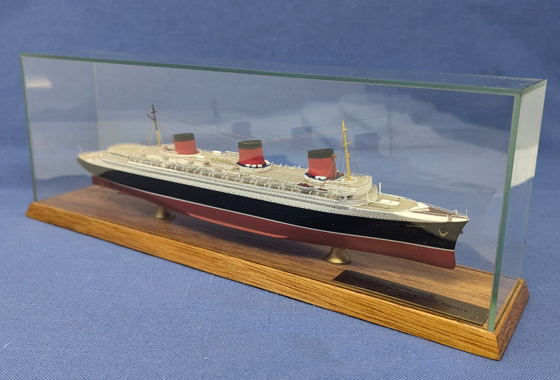 NORMANDIE: 1935 - Classic Ship Collection 1:1250th scale cased model