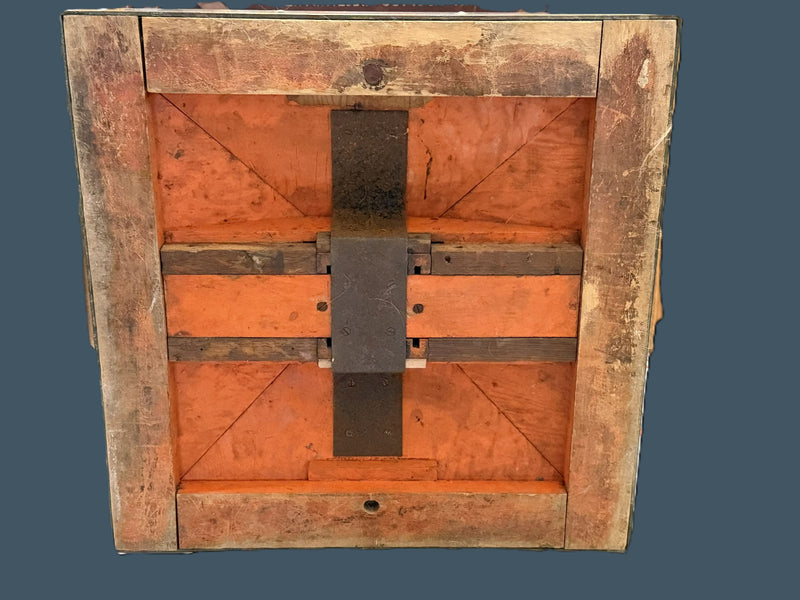 QUEEN MARY: 1936 - Original First Class dining room table