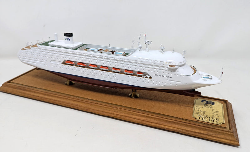 REGAL PRINCESS: 1991 - Cased model in 1:880 scale